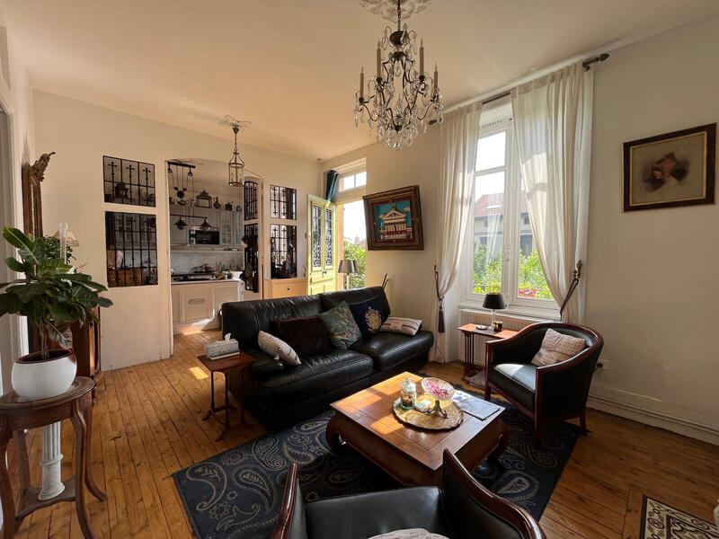 Maison - 185 m² - 10 pièces