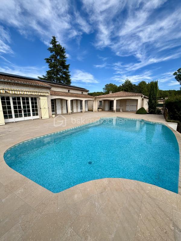 Villa - 229 m² - 10 pièces