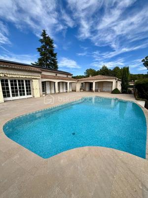 Villa - 229 m² - 10 pièces