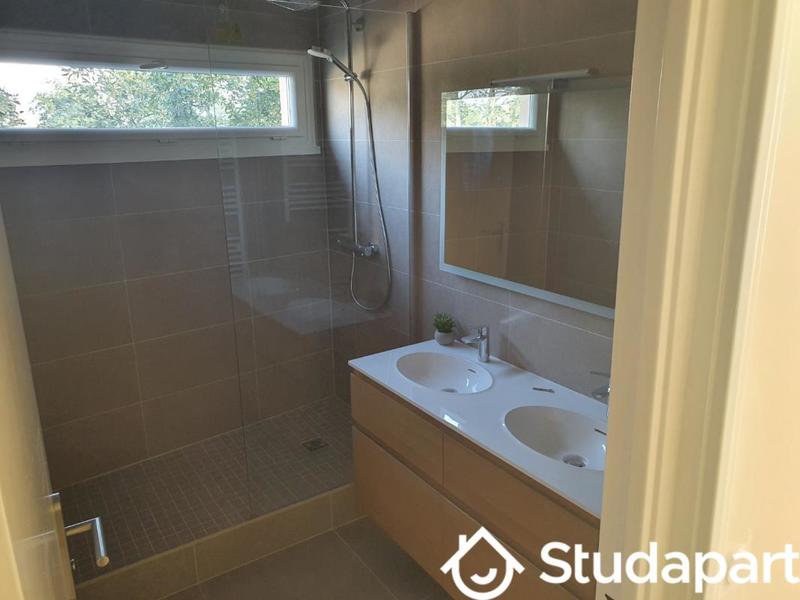 Appartement - 102 m² - 5 pièces