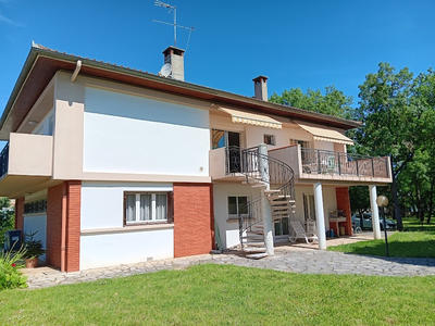 Maison - 195 m² - 7 pièces