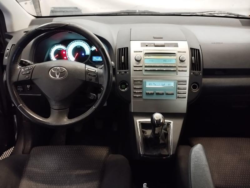 Toyota Corolla Verso 2.2 D4-D 136 5p