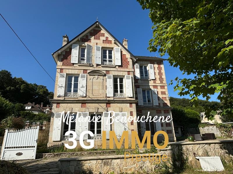 Maison - 220 m² - 12 pièces