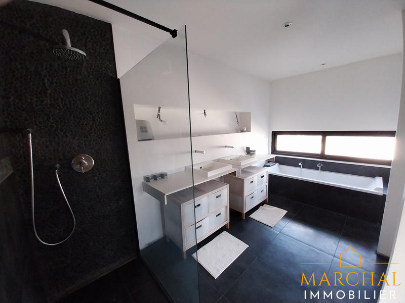 Villa - 206 m² - 6 pièces