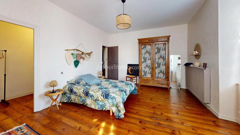 Maison - 241 m² - 6 pièces