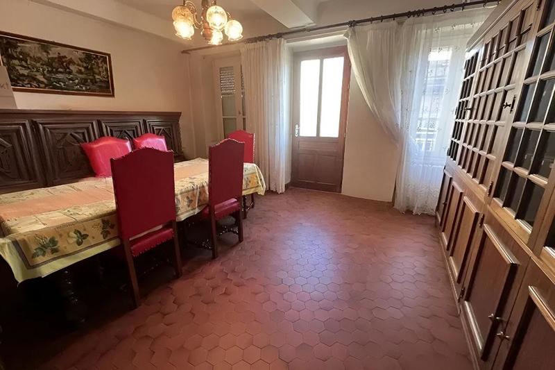 Maison - 180 m² - 8 pièces