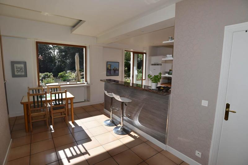 Maison - 241 m² - 9 pièces