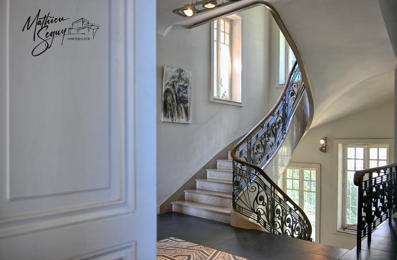 Propriété - 525 m² - 13 pièces