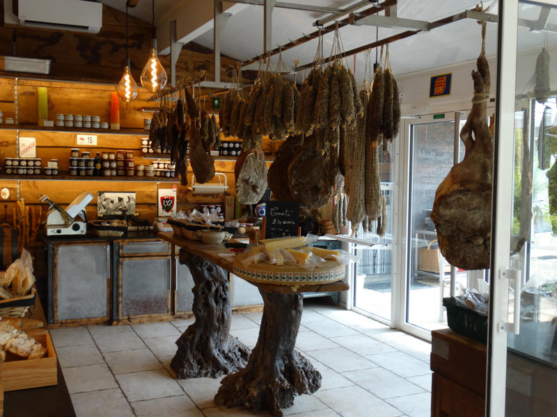 Local commercial - 1 200 m²