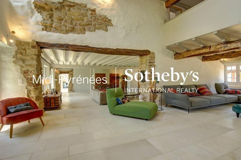 Maison - 625 m² - 17 pièces