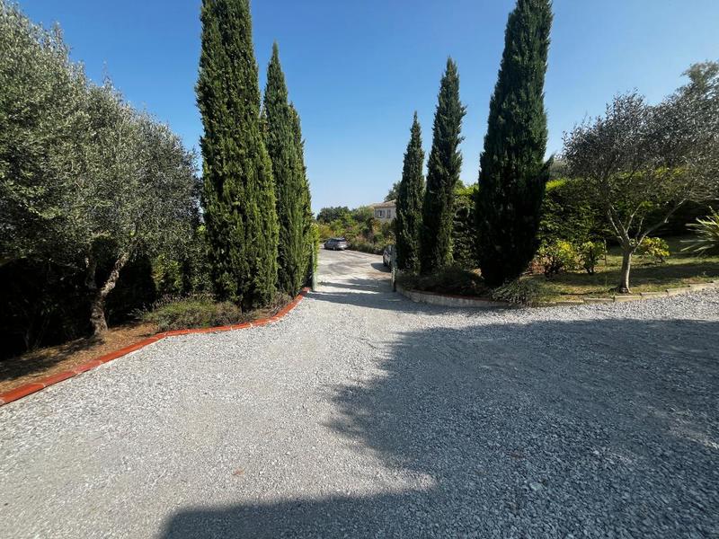 Propriété - 190 m² - 6 pièces