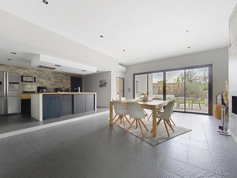 Maison - 161 m² - 5 pièces