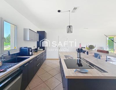 Maison - 102 m² - 4 pièces