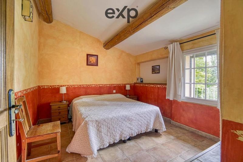 Propriété - 176 m² - 6 pièces