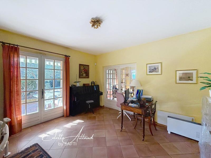 Maison - 220 m² - 8 pièces