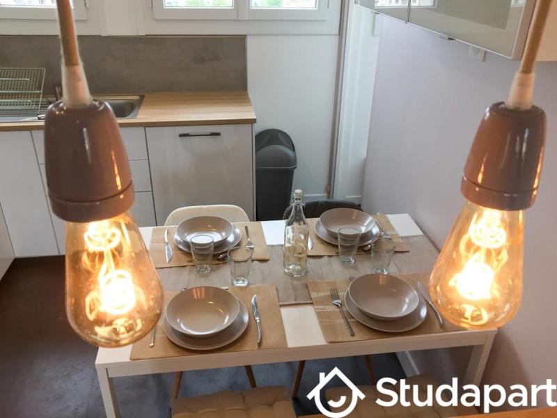 Chambre - 9 m² - 1 pièce