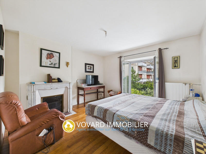 Maison - 234 m² - 8 pièces