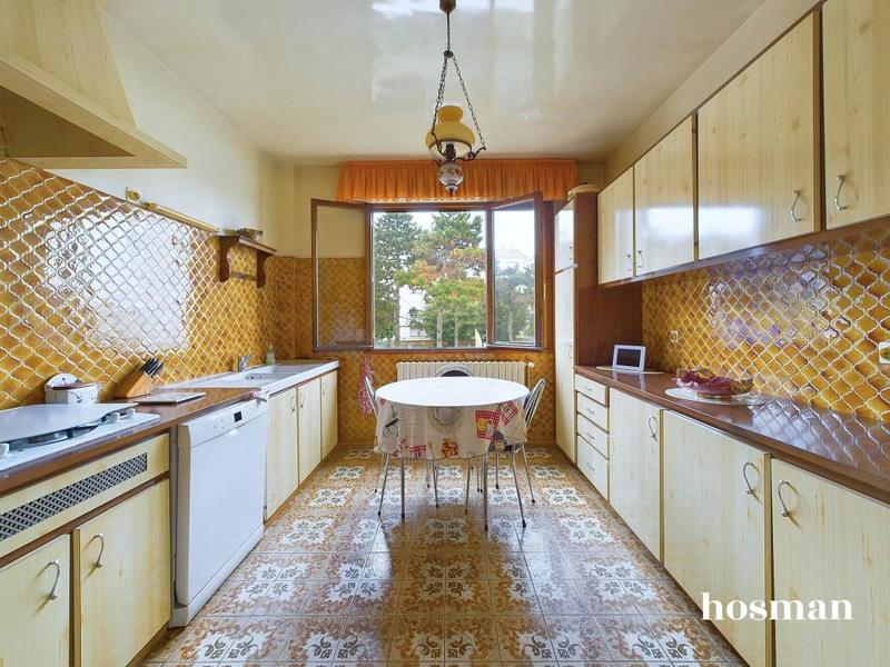 Maison - 218 m² - 5 pièces