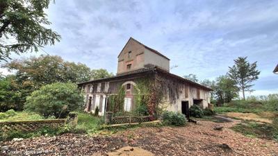 Maison - 580 m² - 8 pièces