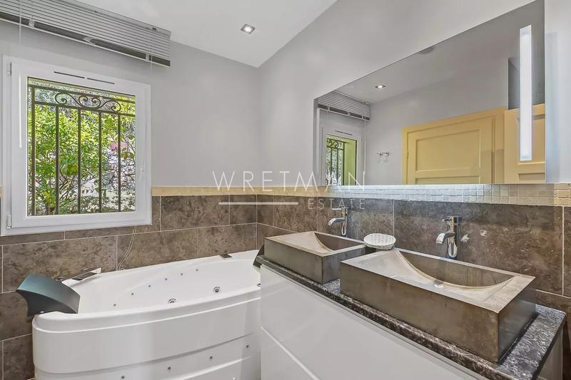 Villa - 440 m² - 10 pièces