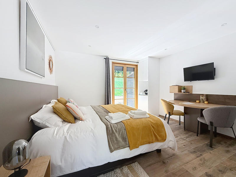 Propriété - 650 m² - 20 pièces