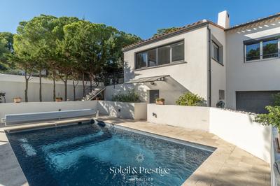 Maison - 180 m² - 9 pièces