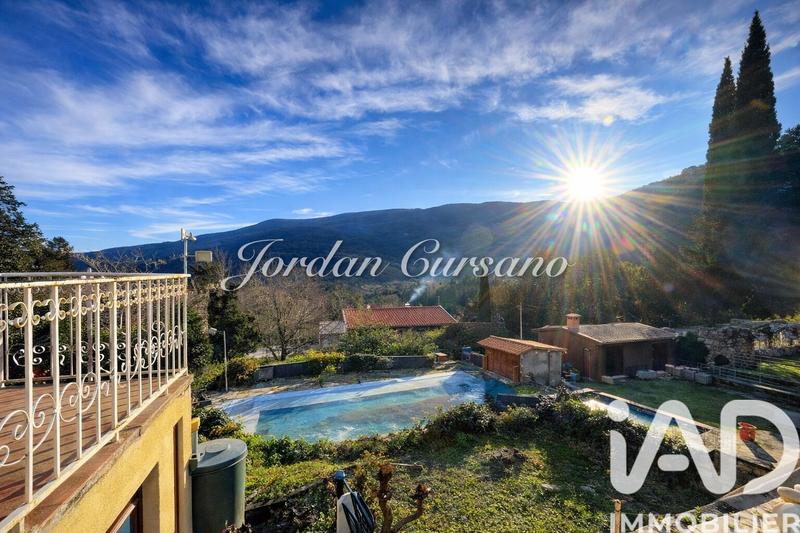 Maison - 137 m² - 5 pièces