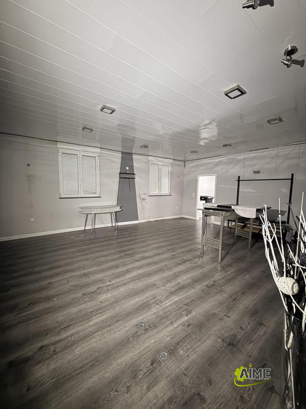 Local commercial - 900 m² - 4 pièces