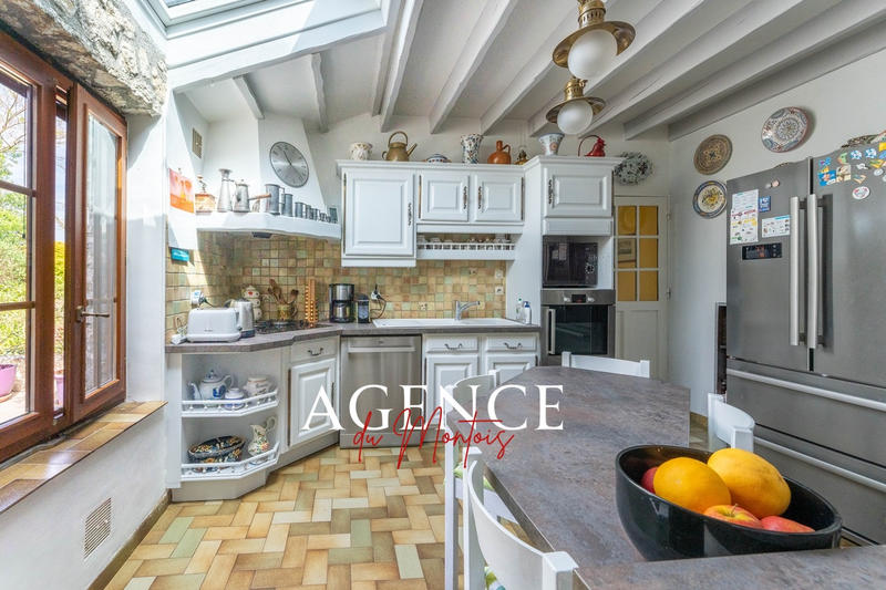 Maison - 203 m² - 7 pièces