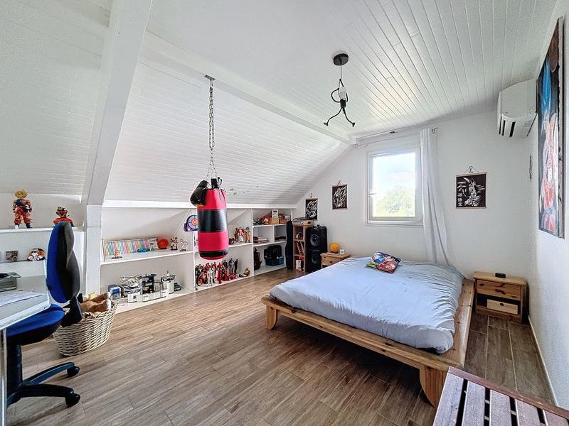 Maison - 181 m² - 8 pièces