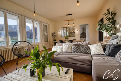 Maison - 181 m² - 6 pièces