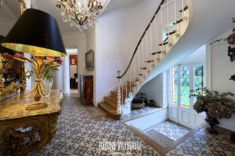 Demeure - 372 m² - 11 pièces