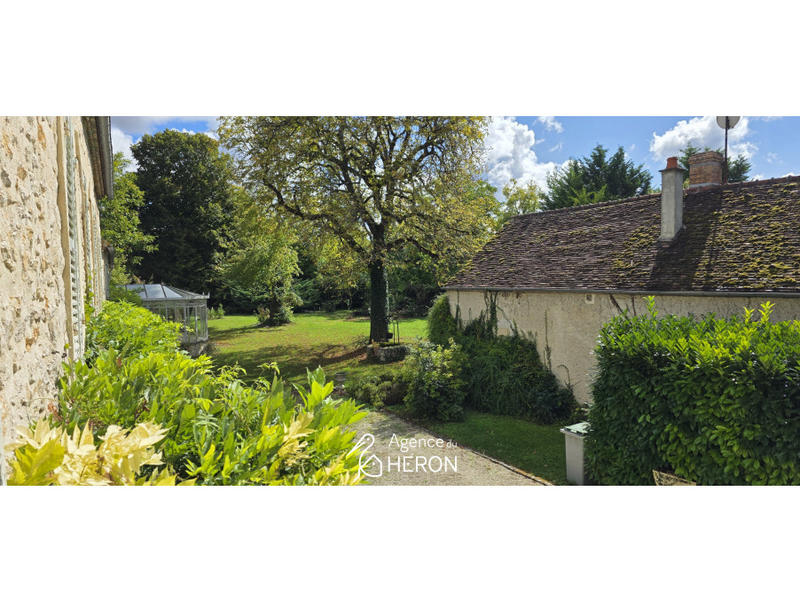 Maison - 374 m² - 10 pièces