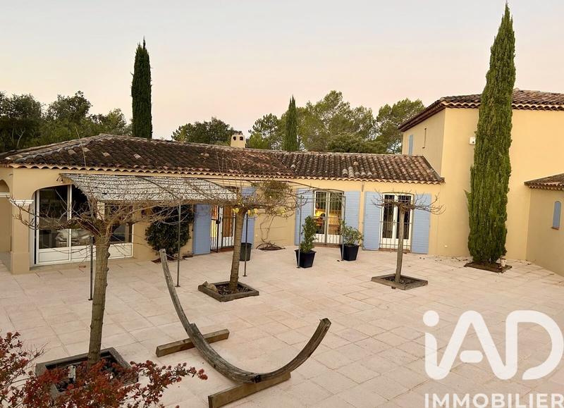 Maison - 230 m² - 6 pièces