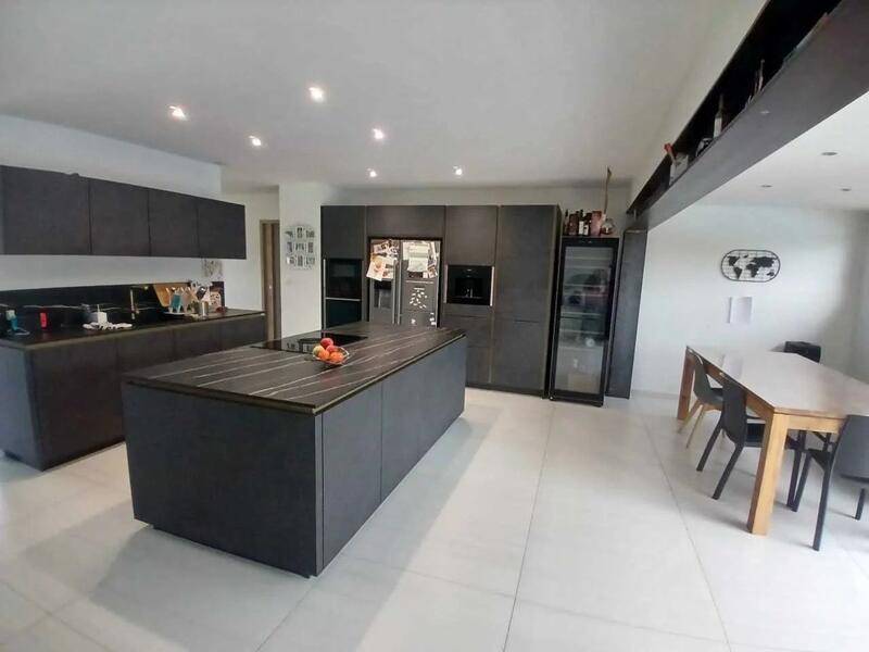 Appartement - 160 m² - 6 pièces