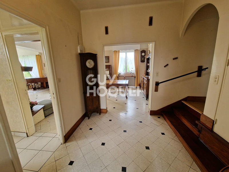 Maison - 230 m² - 10 pièces