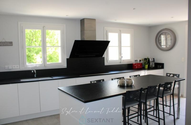 Maison de maîtres - 487 m² - 11 pièces