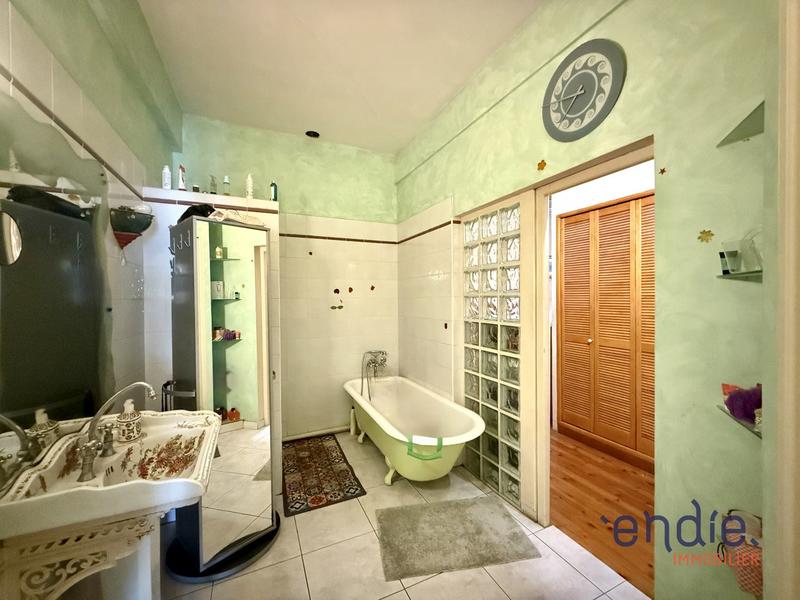 Appartement - 185 m² - 5 pièces