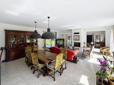 Propriété - 377 m² - 9 pièces