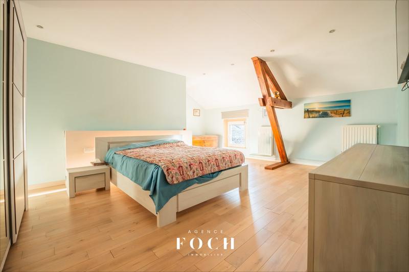 Maison - 290 m² - 8 pièces