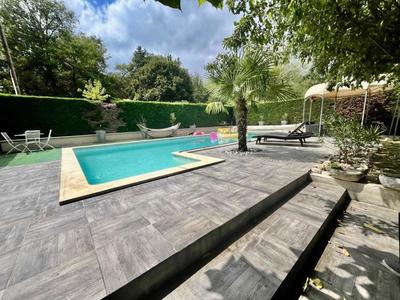 Maison - 137 m² - 6 pièces