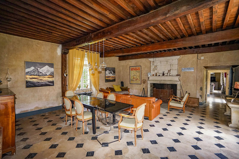 Maison - 252 m² - 8 pièces