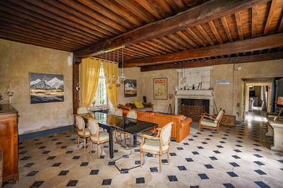 Maison - 252 m² - 8 pièces