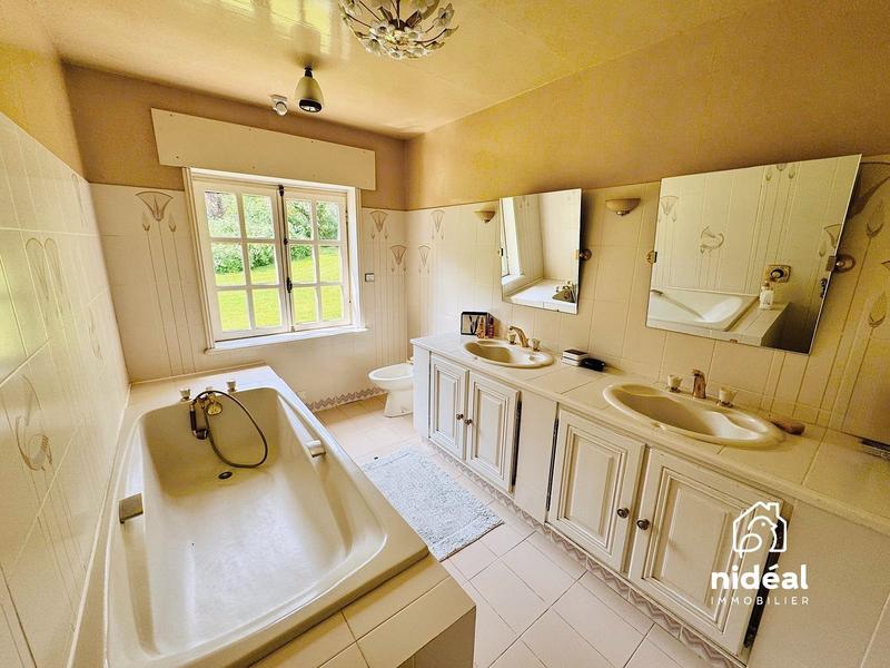 Maison - 373 m² - 16 pièces