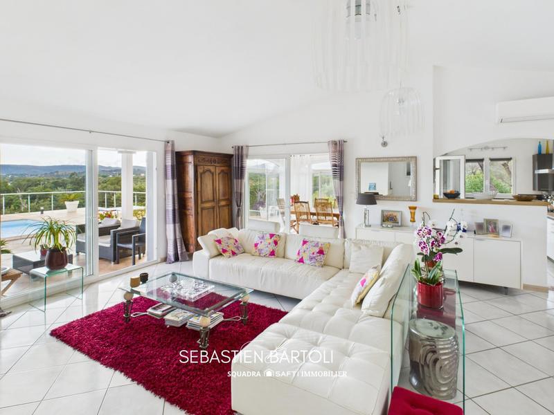 Maison - 192 m² - 7 pièces