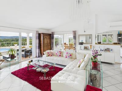 Maison - 192 m² - 7 pièces