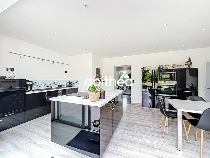 Maison - 331 m² - 10 pièces