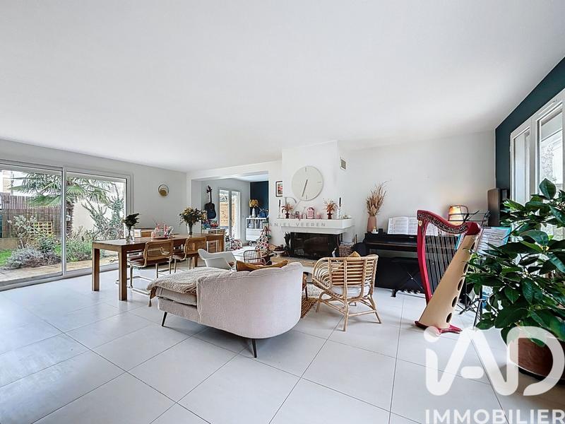 Maison - 224 m² - 9 pièces