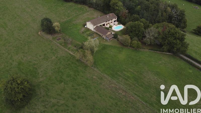 Maison - 241 m² - 9 pièces