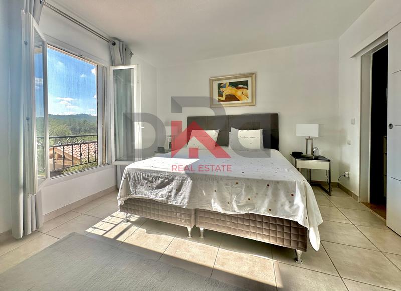 Maison - 226 m² - 7 pièces